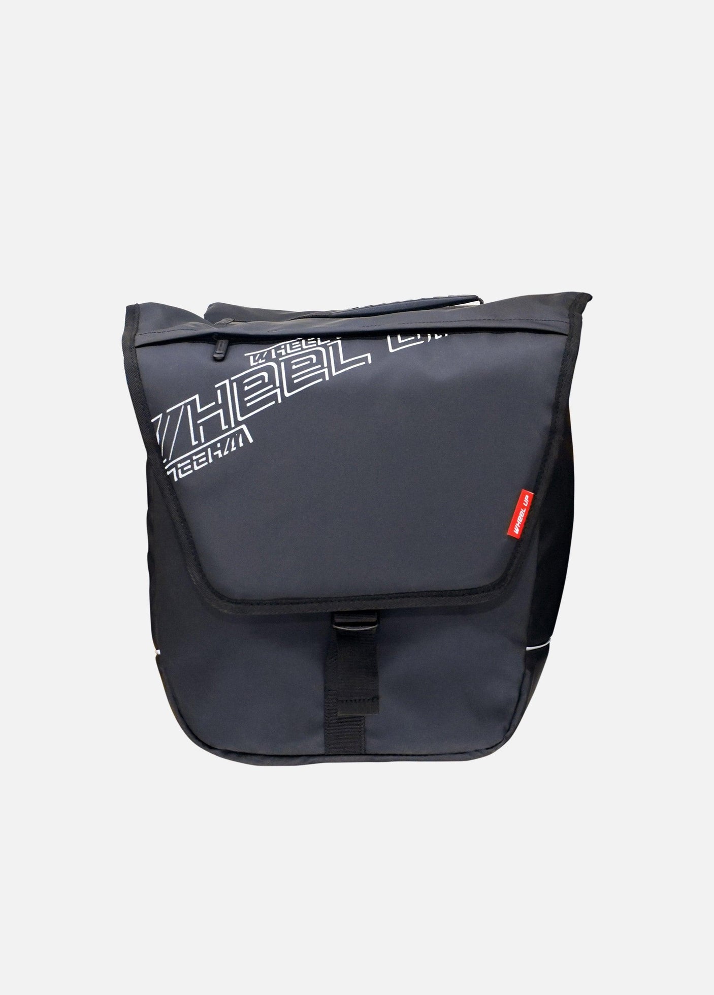 LE20 rear pannier bag in black with a spacious design for biking adventures and everyday use